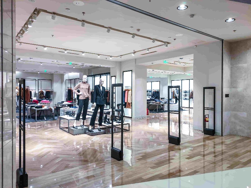 注目ニュース アルマーニ 19年度は増収 既存店ベースで7 増 パターン作成 グレーディングの小島衣料